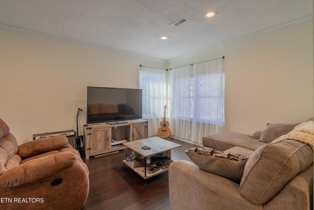 Photo of 128 Bonifacius St, Wartburg, TN 37887 (MLS # 1252699)