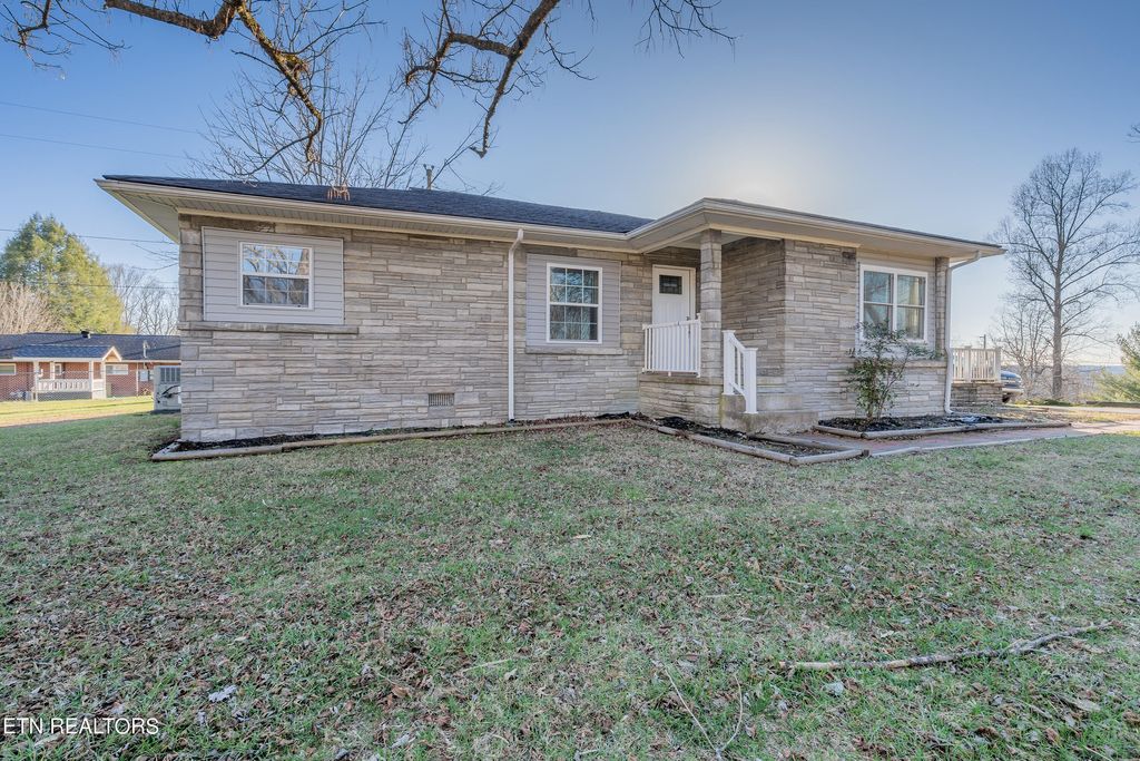 Photo of 128 Bonifacius St, Wartburg, TN 37887 (MLS # 1252699)