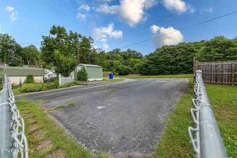 Tiny photo for 210 Walden Ave, Harriman, TN 37748 (MLS # 1342490)
