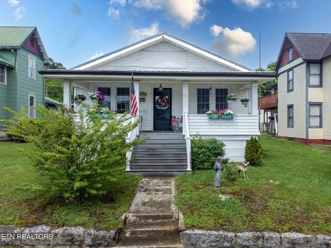 Tiny photo for 210 Walden Ave, Harriman, TN 37748 (MLS # 1342490)