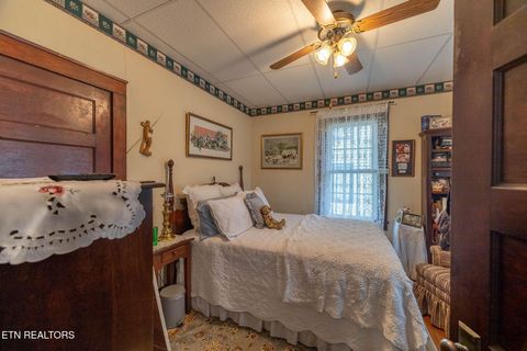 Tiny photo for 210 Walden Ave, Harriman, TN 37748 (MLS # 1342490)
