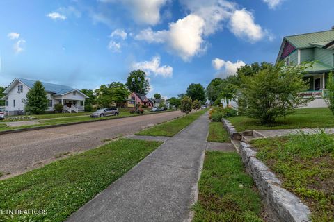 Tiny photo for 210 Walden Ave, Harriman, TN 37748 (MLS # 1342490)