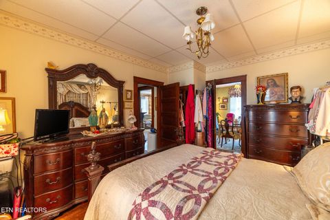 Tiny photo for 210 Walden Ave, Harriman, TN 37748 (MLS # 1342490)