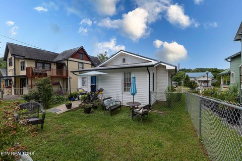 Tiny photo for 210 Walden Ave, Harriman, TN 37748 (MLS # 1342490)