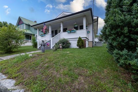 Tiny photo for 210 Walden Ave, Harriman, TN 37748 (MLS # 1342490)