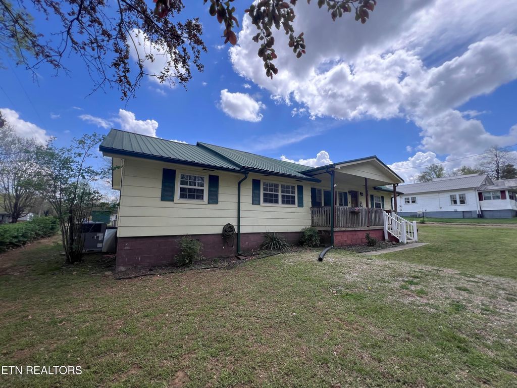 Photo of 280 Harding Rd, Harriman, TN 37748 (MLS # 1335115)