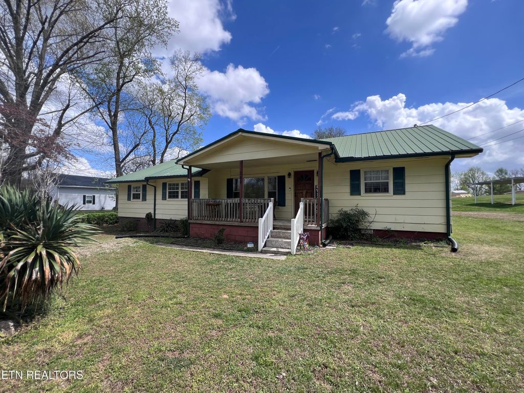 Photo of 280 Harding Rd, Harriman, TN 37748 (MLS # 1335115)