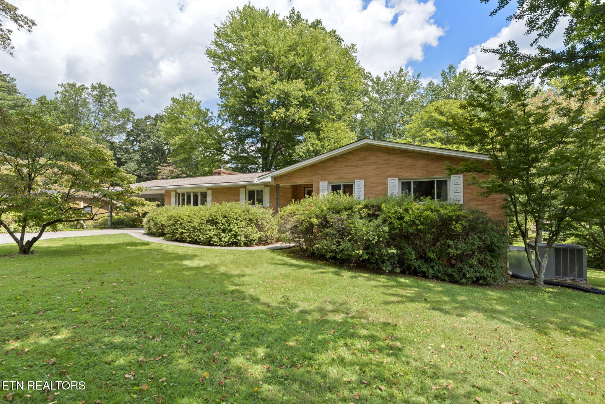 961 W West Outer Drive