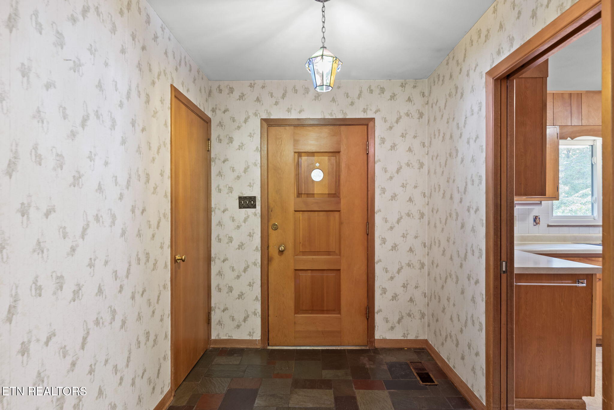 961 W West Outer Drive