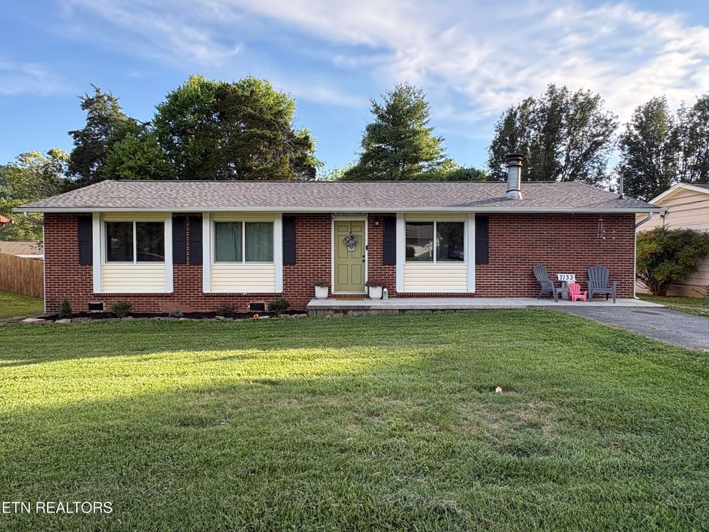 Photo of 7133 Meadowbrook Circle, Knoxville, TN 37918 (MLS # 1345105)