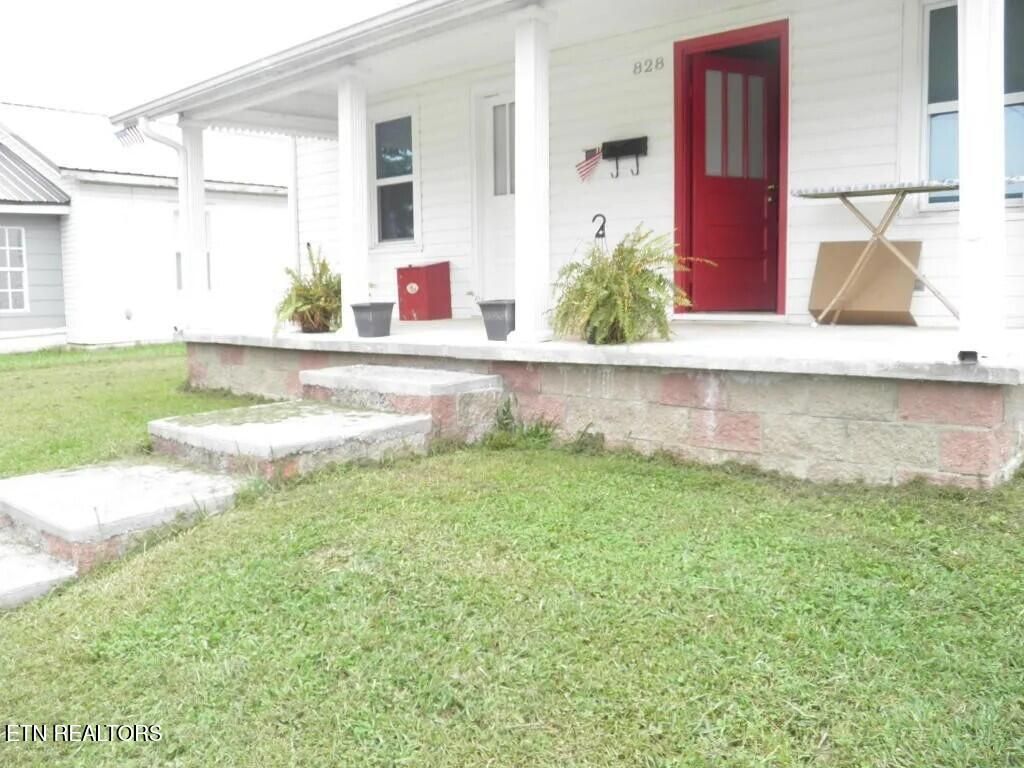 Photo of 828 Mulberry St, Loudon, TN 37774 (MLS # 1324299)