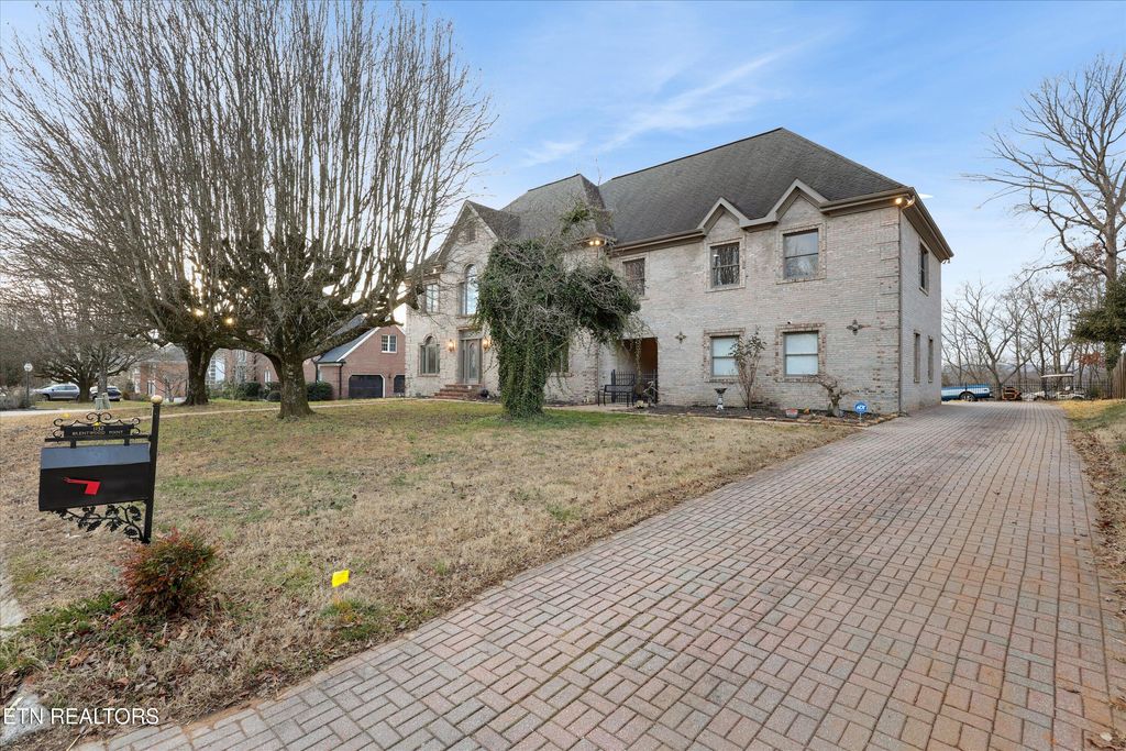 Photo of 1132 Brentwood Point, Kingston, TN 37763 (MLS # 1327506)