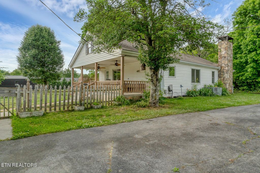 Photo of 1533 Middlesettlements Rd, Maryville, TN 37801 (MLS # 1340069)