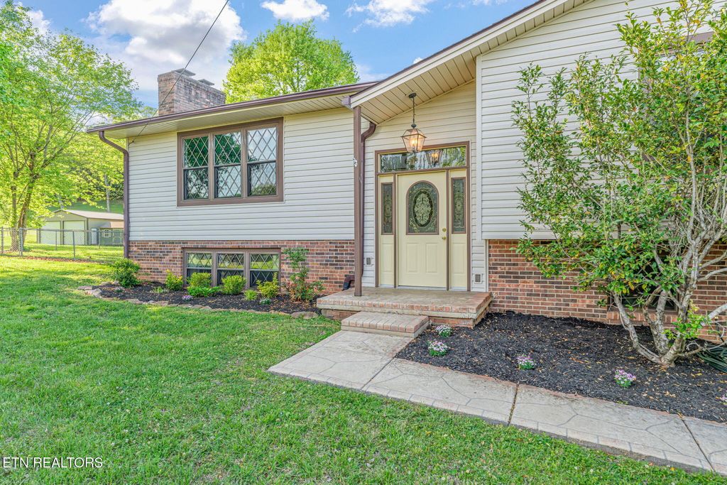 Photo of 206 Lakeview Lane, Oak Ridge, TN 37830 (MLS # 1338280)