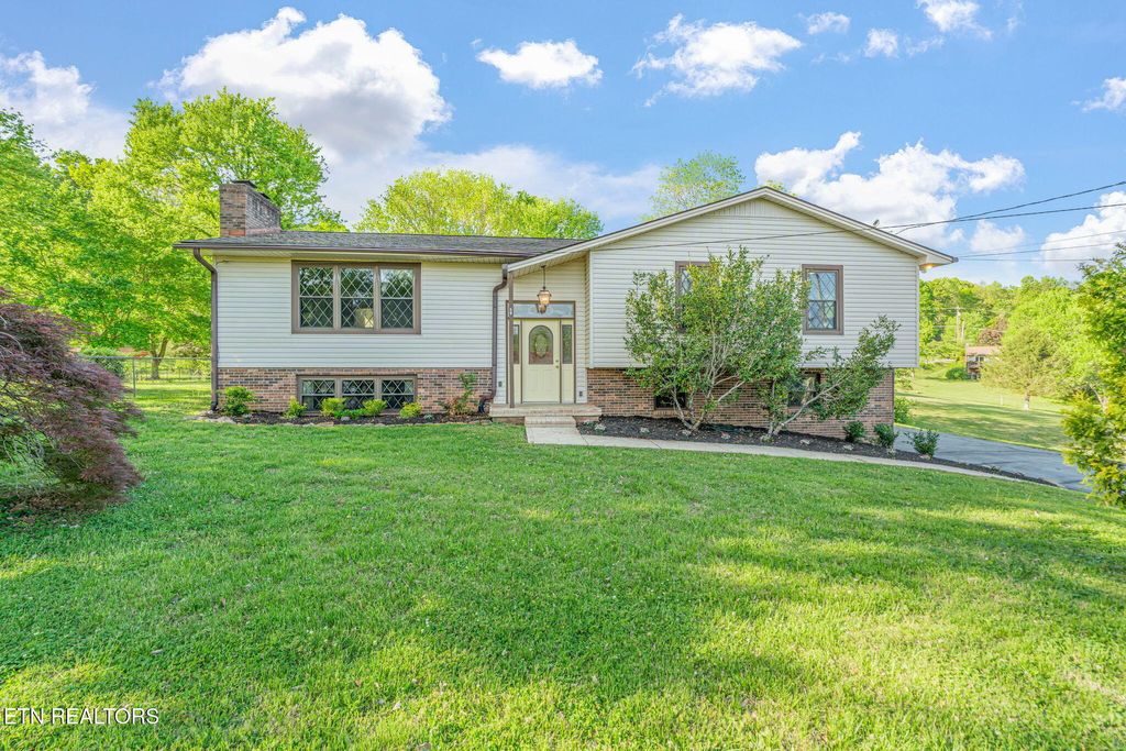 Photo of 206 Lakeview Lane, Oak Ridge, TN 37830 (MLS # 1338280)