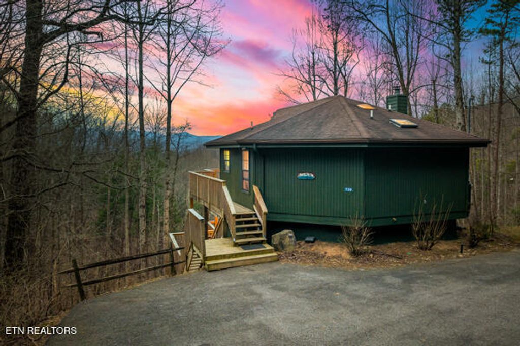 Photo of 720 Octagon Drive, Gatlinburg, TN 37738 (MLS # 1328110)