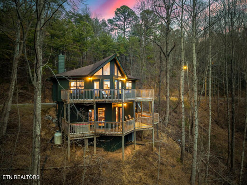 Photo of 720 Octagon Drive, Gatlinburg, TN 37738 (MLS # 1328110)