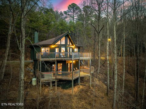 Photo of 720 Octagon Drive, Gatlinburg, TN 37738 (MLS # 1328110)