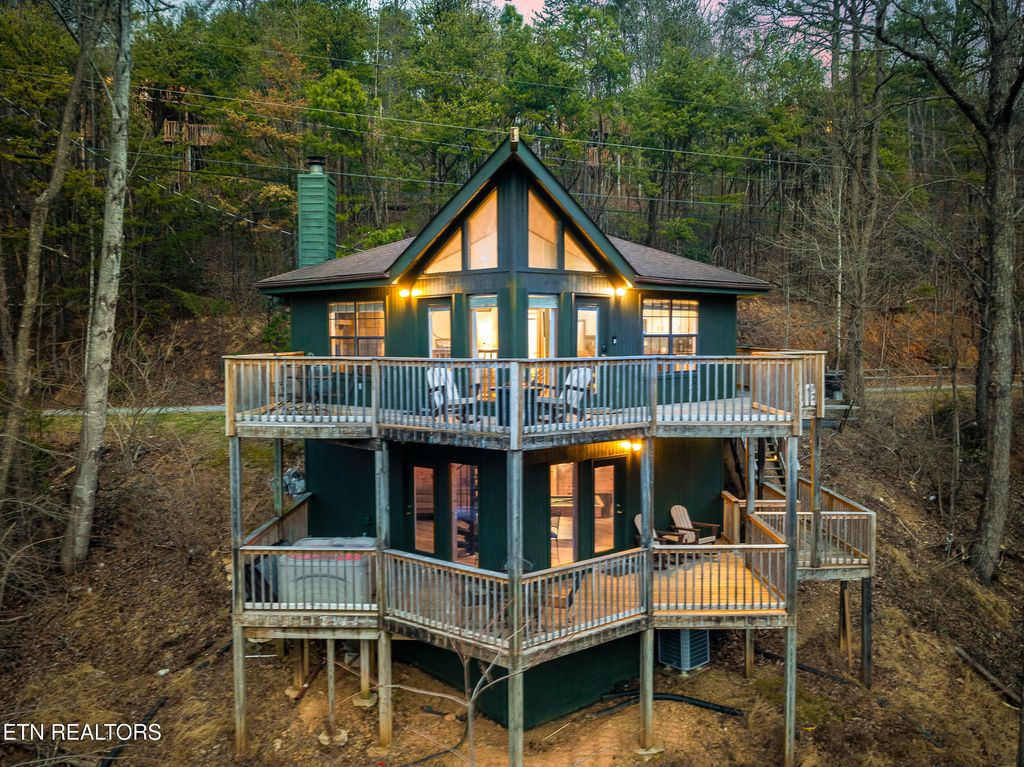 Photo of 720 Octagon Drive, Gatlinburg, TN 37738 (MLS # 1328110)
