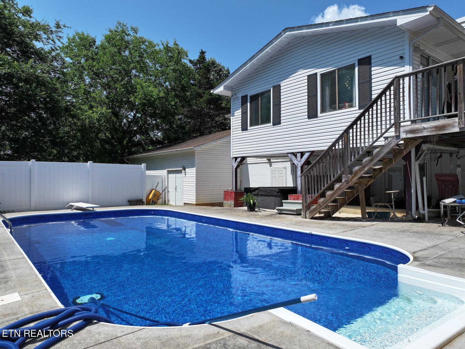 616 Loop Rd
