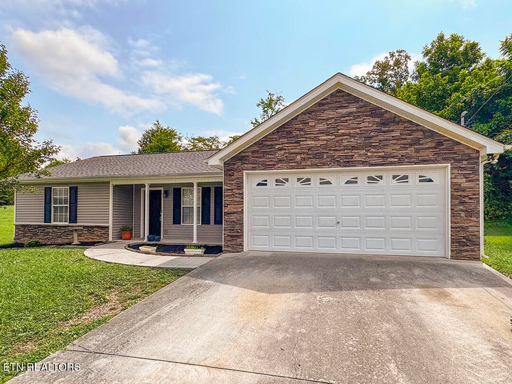 Photo 1 of 22 — 5000 Cattail Lane, Corryton, TN 37721