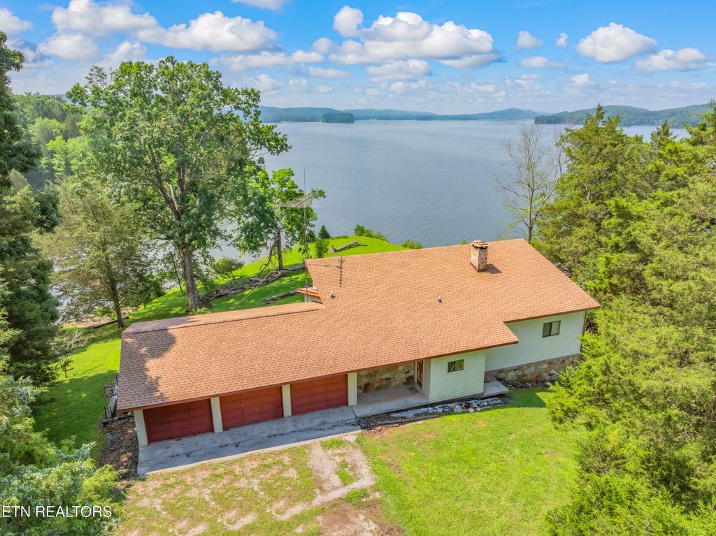 Photo of 460 Lake Harbor Drive, Kingston, TN 37763 (MLS # 1303572)