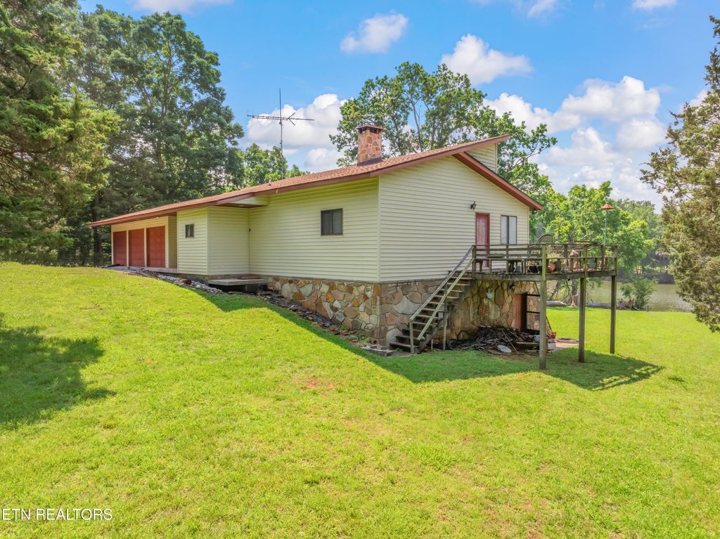 Photo of 460 Lake Harbor Drive, Kingston, TN 37763 (MLS # 1303572)