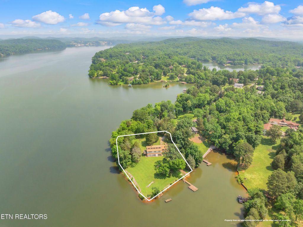 Photo of 460 Lake Harbor Drive, Kingston, TN 37763 (MLS # 1303572)