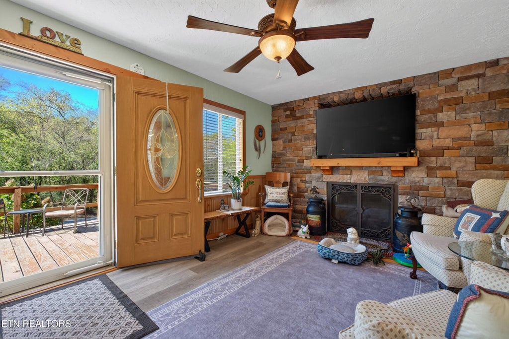 Photo of 115 W Creek Lane, Gainesboro, TN 38562 (MLS # 1360055)
