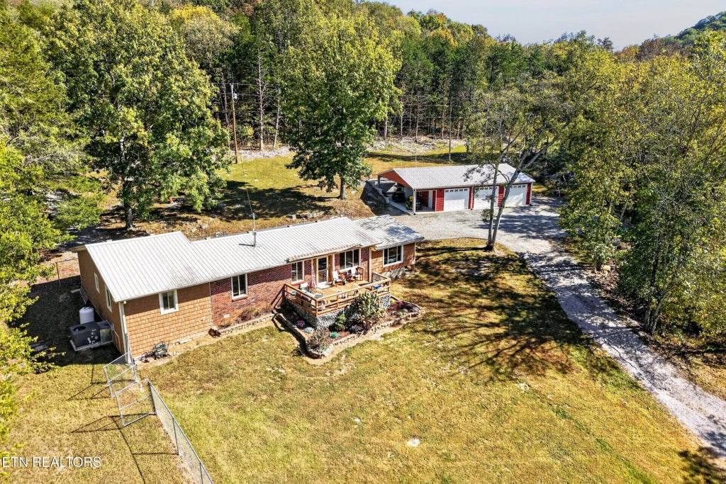 Photo of 115 W Creek Lane, Gainesboro, TN 38562 (MLS # 1360055)