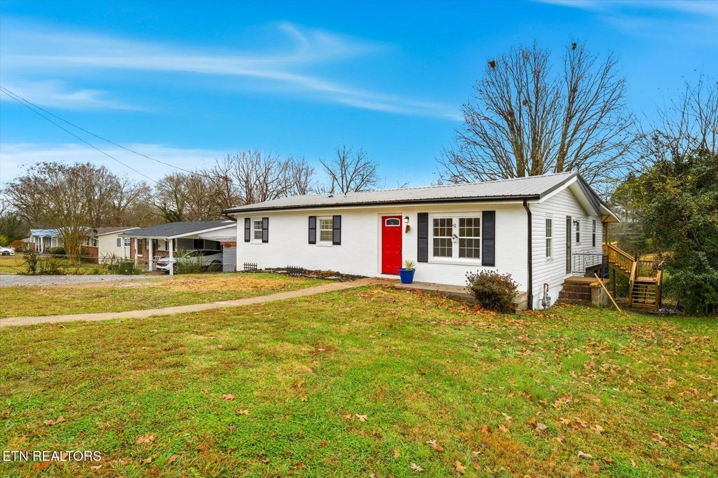 Photo of 425 Cumberland Ave, Athens, TN 37303 (MLS # 1322775)