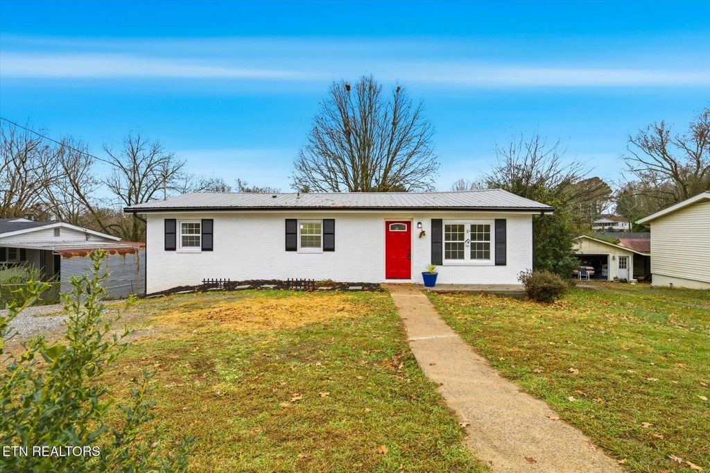 Photo of 425 Cumberland Ave, Athens, TN 37303 (MLS # 1322775)