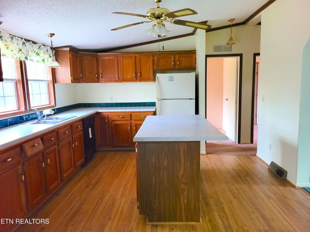 Photo of 22 Prestonwood Court, Crossville, TN 38558 (MLS # 1338990)