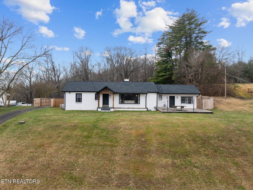 Photo of 448 Woolsey Rd, Harriman, TN 37748 (MLS # 1325828)