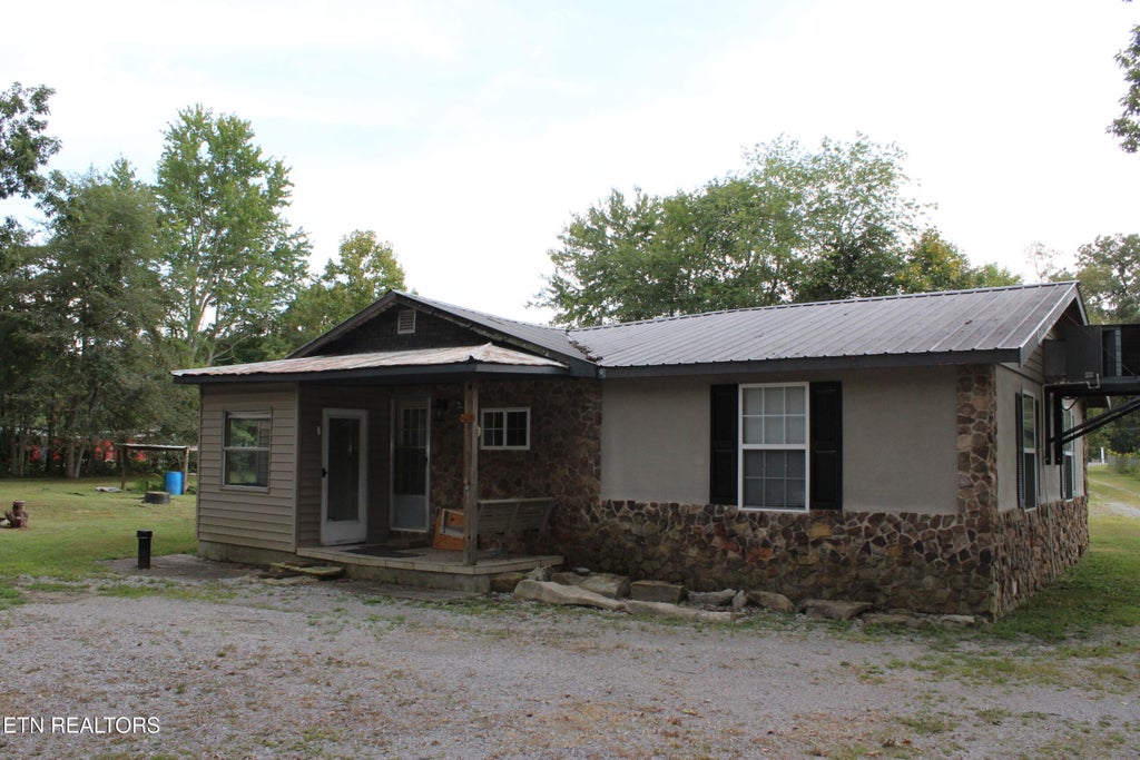 Photo of 1413 Pennsylvania Ave, Jamestown, TN 38556 (MLS # 1354927)