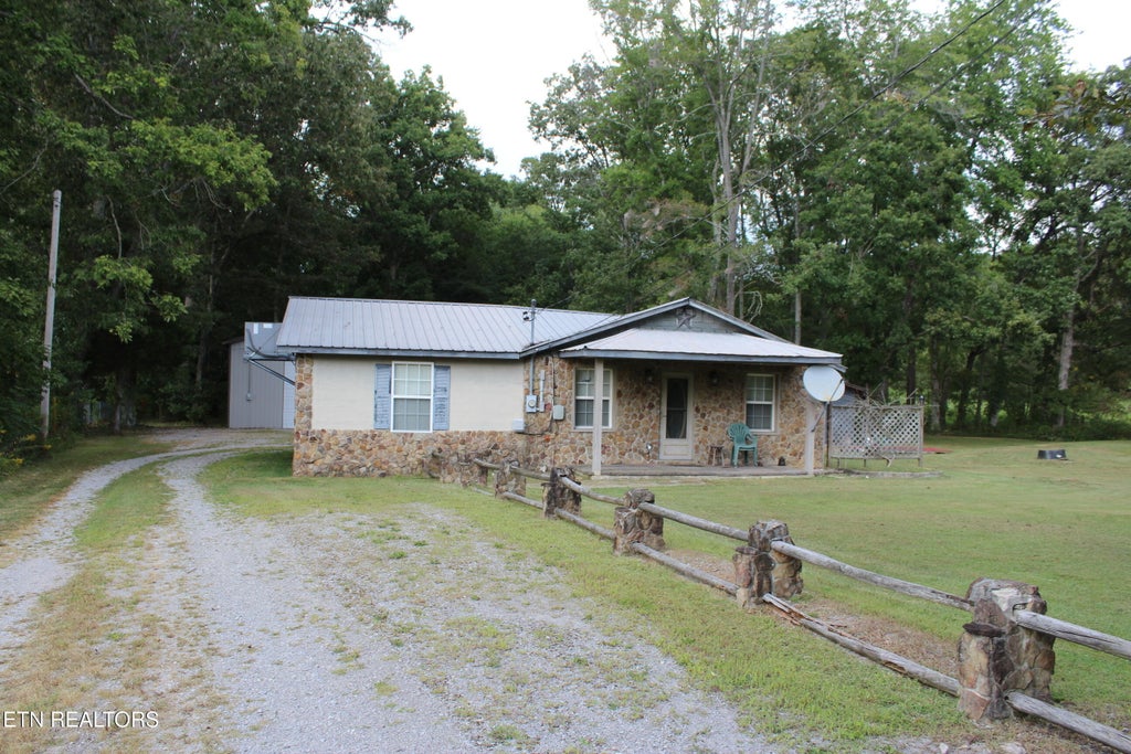 Photo of 1413 Pennsylvania Ave, Jamestown, TN 38556 (MLS # 1354927)