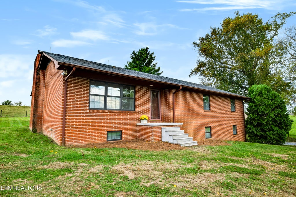 Photo of 5008 N Wildwood Rd, Maryville, TN 37804 (MLS # 1359377)