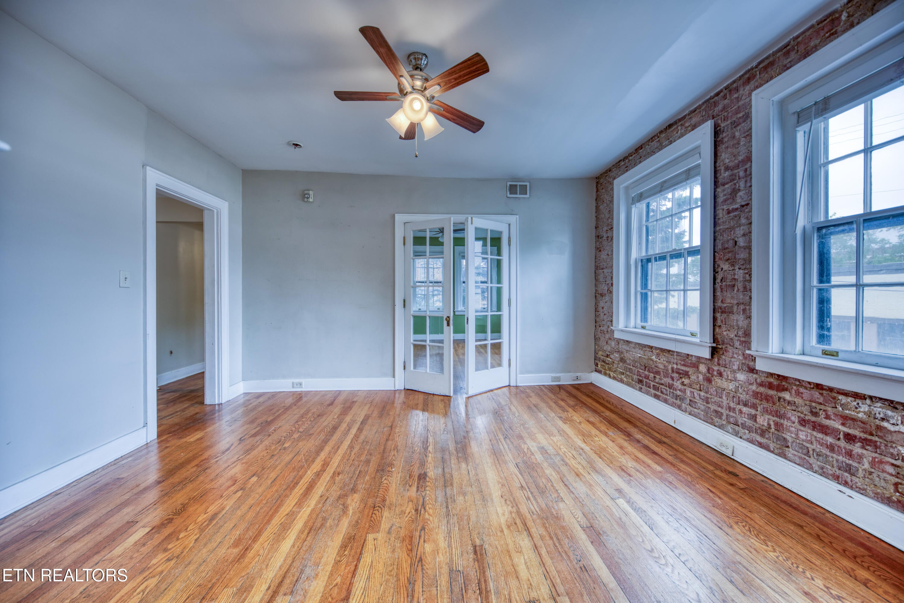 201 W 5th Ave 7