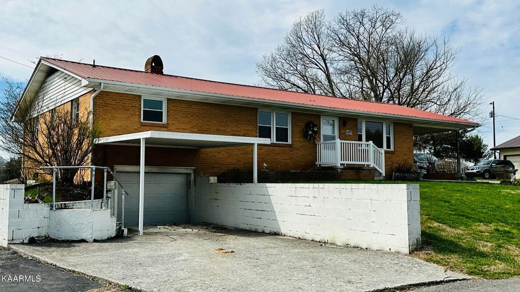 Photo of 609 Pine Ave, New Tazewell, TN 37825 (MLS # 1220009)