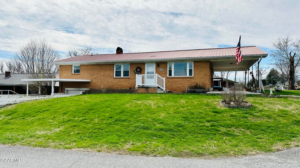 Photo of 609 Pine Ave, New Tazewell, TN 37825 (MLS # 1220009)