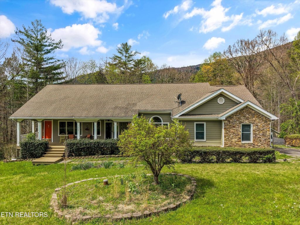 Photo of 117 Cooper Rd, Tallassee, TN 37878 (MLS # 1335764)