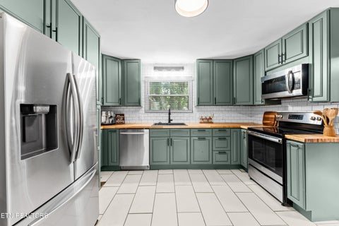 Tiny photo for 400 E Quincy Ave, Knoxville, TN 37917 (MLS # 1354961)