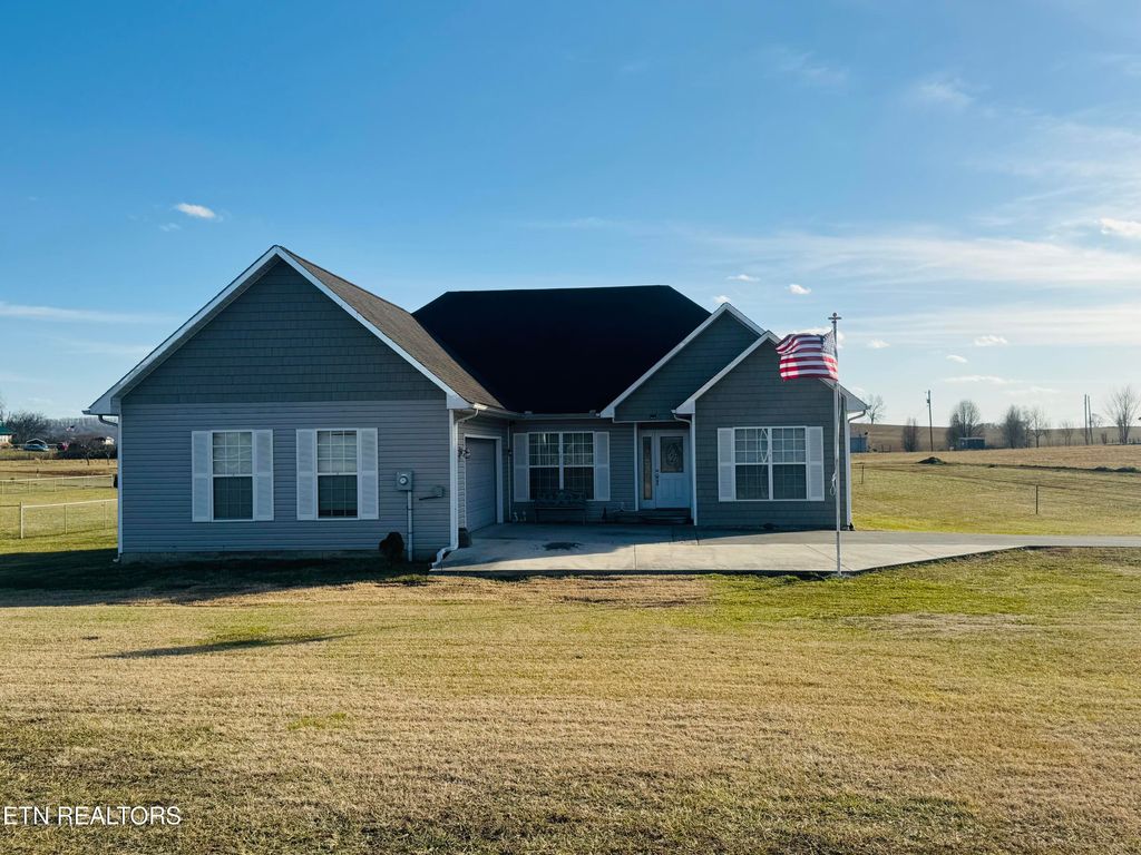 Photo of 963 Oakland Rd, Sweetwater, TN 37874 (MLS # 1289089)