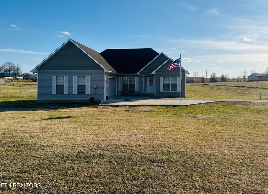 Photo of 963 Oakland Rd, Sweetwater, TN 37874 (MLS # 1289089)