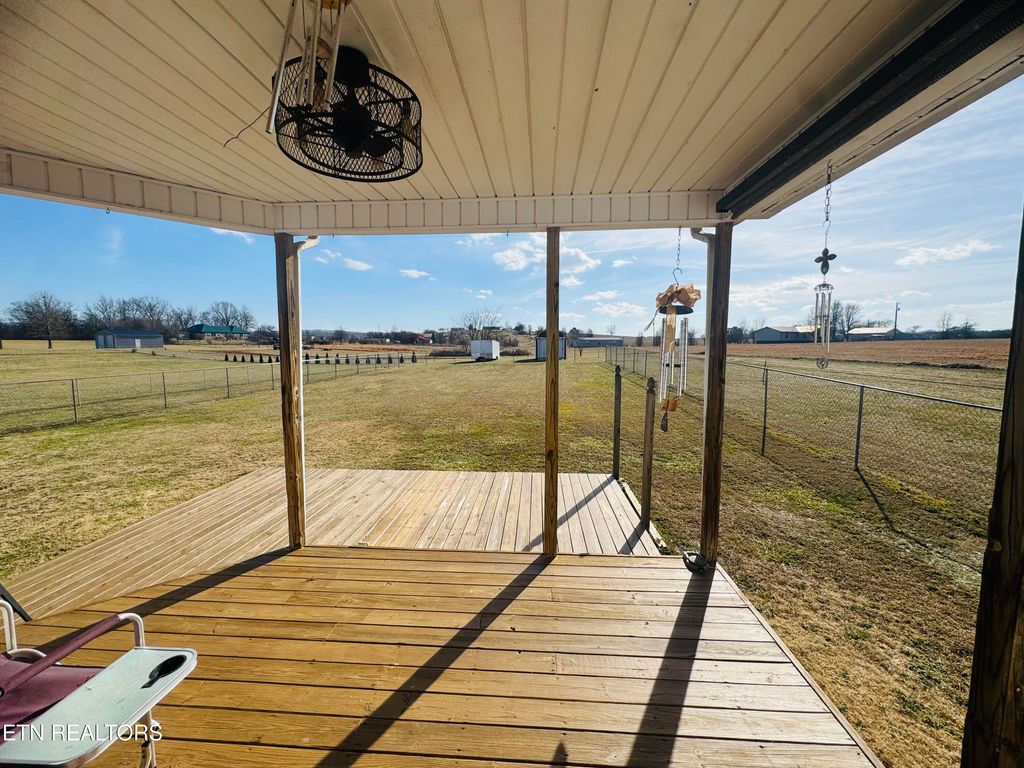 Photo of 963 Oakland Rd, Sweetwater, TN 37874 (MLS # 1289089)