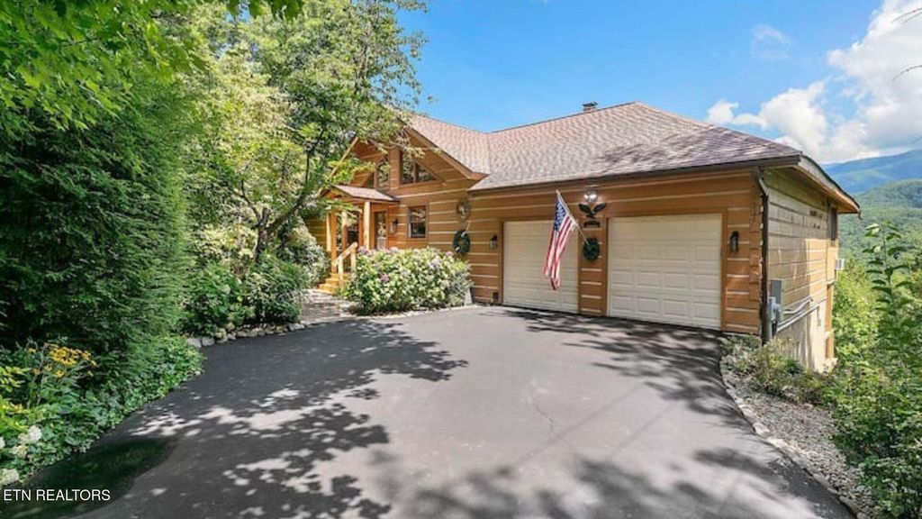 Photo of 449 Lucerne Way, Gatlinburg, TN 37738 (MLS # 1335326)