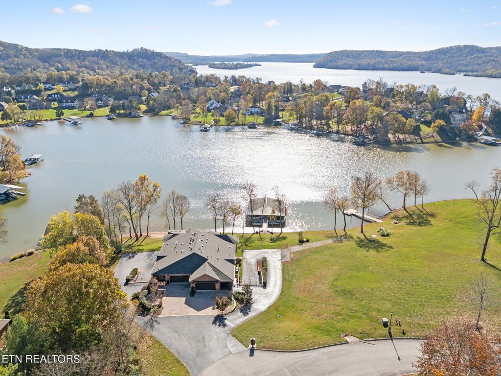 Photo of 3812 Lake Pointe Drive, Kingston, TN 37763 (MLS # 1282454)