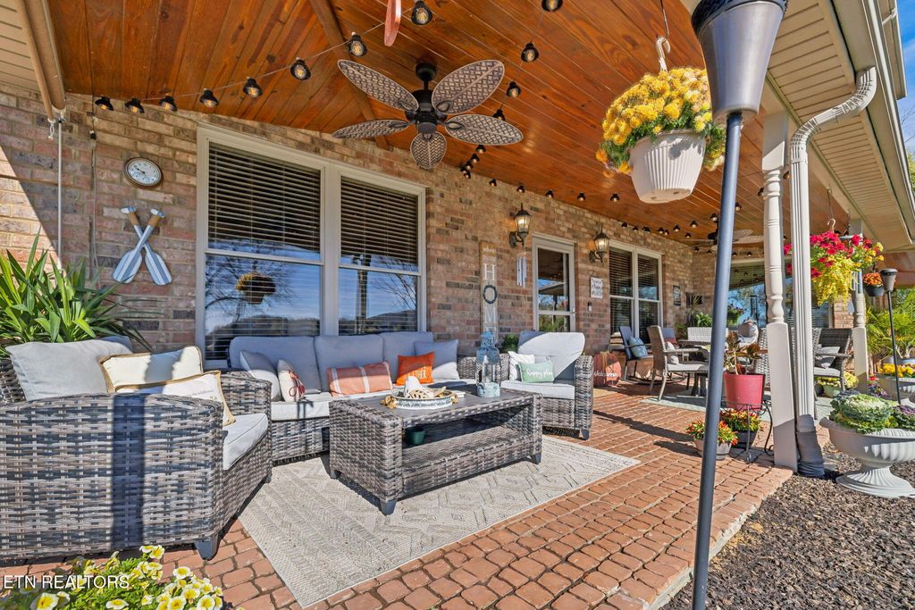 Photo of 3812 Lake Pointe Drive, Kingston, TN 37763 (MLS # 1282454)