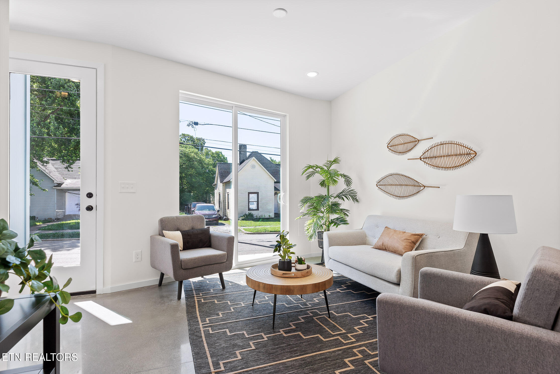 105 E Oldham Ave #102 102