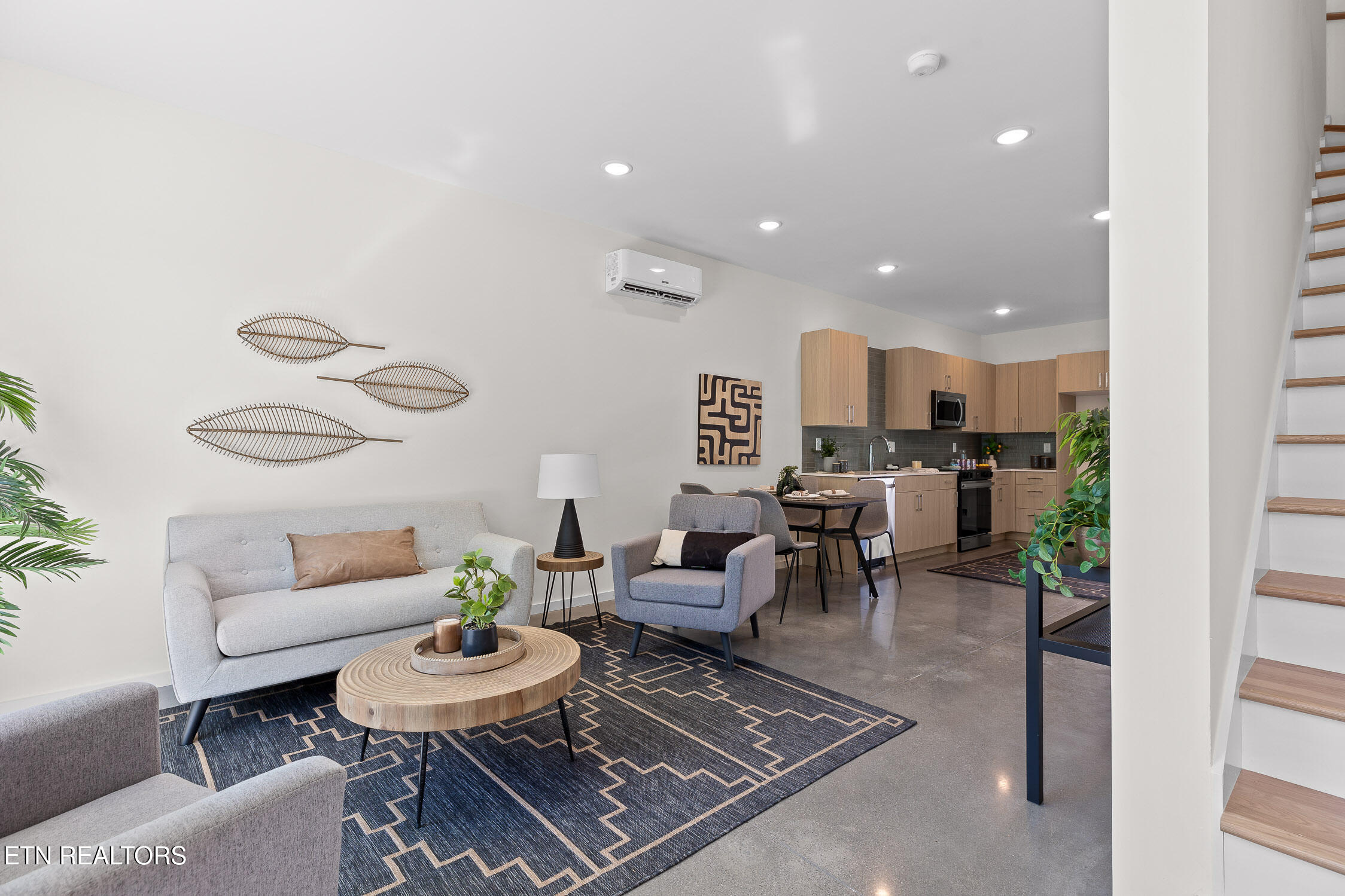 105 E Oldham Ave #102 102